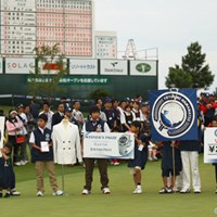 「みんなでつくるトーナメント」は、表彰式もみんなでつくります。 2012年 とおとうみ浜松オープン 最終日 表彰式