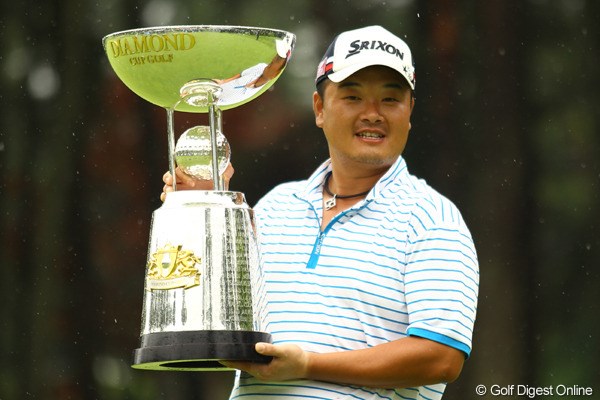 2012年 ダイヤモンドカップ 最終日 小田孔明 ディフェンディングチャンピオンの小田孔明には今季初勝利の期待がかかる。