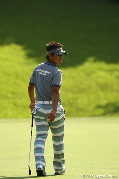 2012年 ダイヤモンドカップゴルフ 初日 藤田寛之 流し目藤田さん。男の背中って感じでカッコイイなぁ。