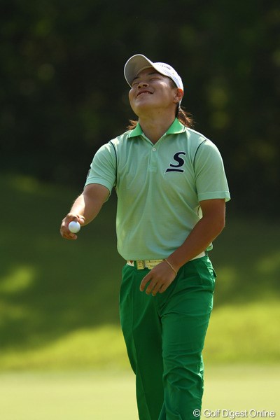 2012年 ダイヤモンドカップゴルフ 初日 藤本佳則 ミスしてガッカリしながらも、今週も終始笑顔でのラウンドです。