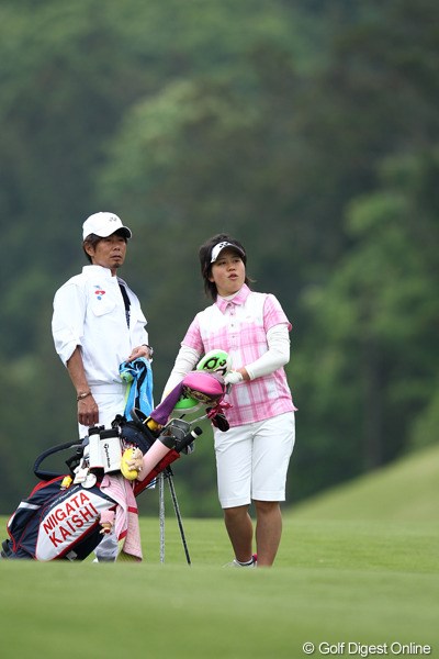 2012年 ヨネックスレディスゴルフトーナメント 初日 西村美希 こちらも高校2年生、1アンダー12位タイ頑張ってます。