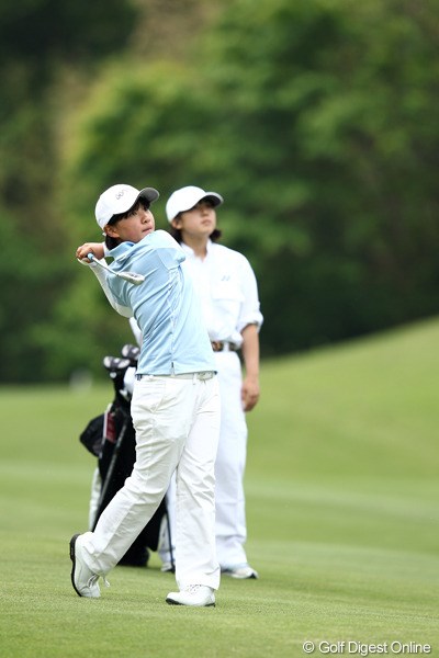 2012年 ヨネックスレディスゴルフトーナメント 初日 永井花奈 中学3年生、たいしたもんです。3位タイですよ。