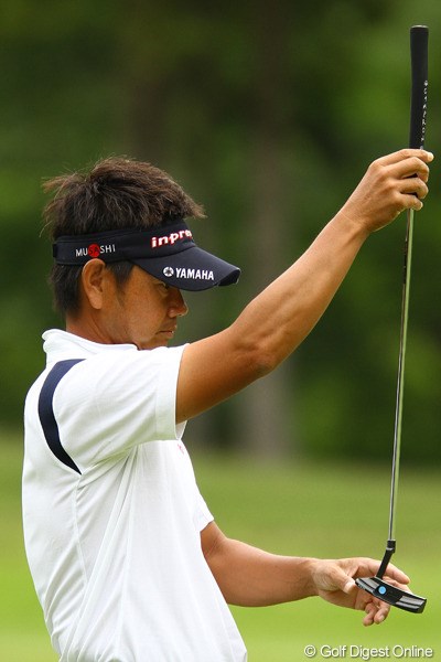 2012年 ダイヤモンドカップゴルフ 2日目 藤田寛之 ダイヤモンドカップ2日目、藤田寛之は「65」をマークして通算13アンダーの単独首位に立った。