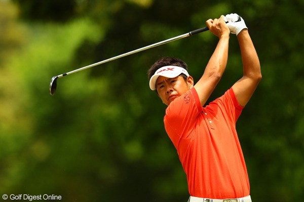 2012年 ダイヤモンドカップゴルフ 3日目 藤田寛之 伸ばしたスコアは2ストロークながら、藤田寛之は単独首位をがっちりキープした。