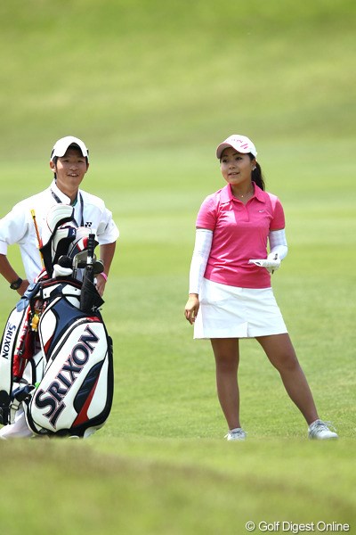 2012年 ヨネックスレディスゴルフトーナメント 2日目 青木瀬令奈 時折見せる余裕の笑顔？