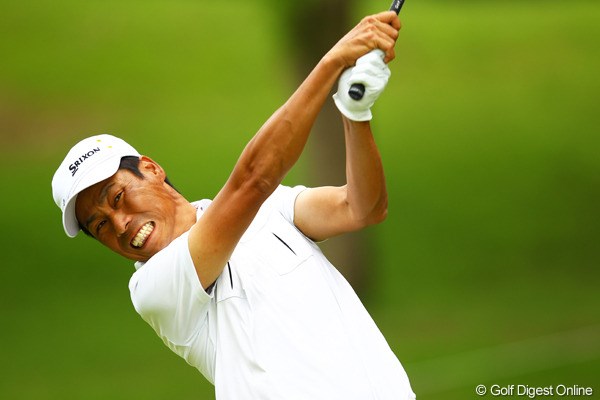 ダイナミックなゴルフが最大の魅力の兼本貴司。3打差首位の藤田寛之をとらえるか？
