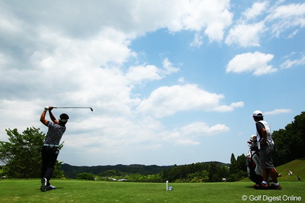 2012年 ダイヤモンドカップゴルフ 最終日 藤田寛之 前半は34。危なげなくハーフターンです。