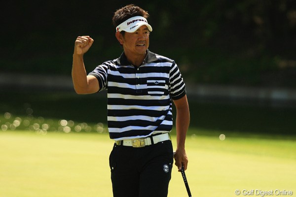 2012年 ダイヤモンドカップゴルフ 最終日 藤田寛之 最後は苦しみぬいて逃げ切った藤田寛之。最終ホールのバーディでガッツポーズを作った。