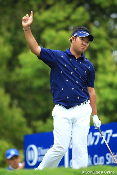 2012年 日本ゴルフツアー選手権 Citibank Cup Shishido Hills 初日 薗田峻輔 お姉さん！ビール1本追加ね。