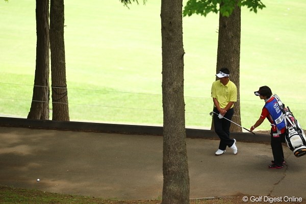 2012年 日本ゴルフツアー選手権 Citibank Cup Shishido Hills 初日 宮瀬博文 このボール、ずっと80ヤードくらい戻ってしまい、結局アンプレ。超かわいそう。