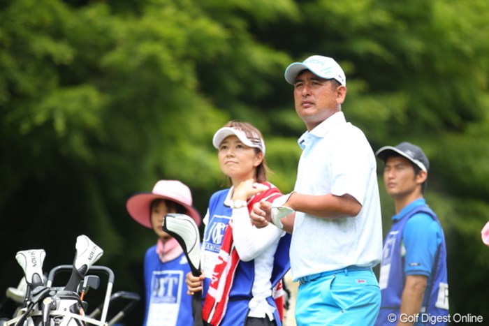 奥さんがキャディだとやっぱり心強いのかな。. 2012年 日本ゴルフツアー選手権 Citibank Cup Shishido Hills 初日 高橋竜彦