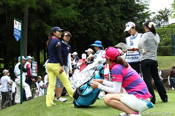 2012年 リゾートトラストレディス 初日 服部真夕、森田理香子、諸見里しのぶ