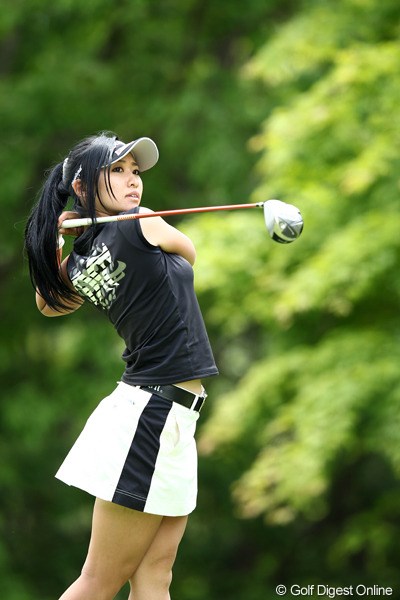 2012年 リゾートトラストレディス 初日 宮田志乃 美人アマチュアゴルファーです、本当に美人だよね・・・