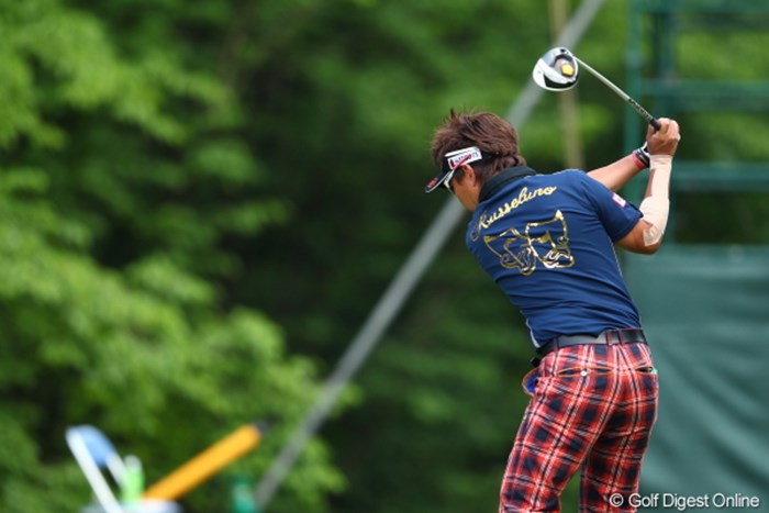 カッチョえぇー！背中に金のプリント！ 2012年 日本ゴルフツアー選手権 Citibank Cup Shishido Hills 2日目 小泉洋人
