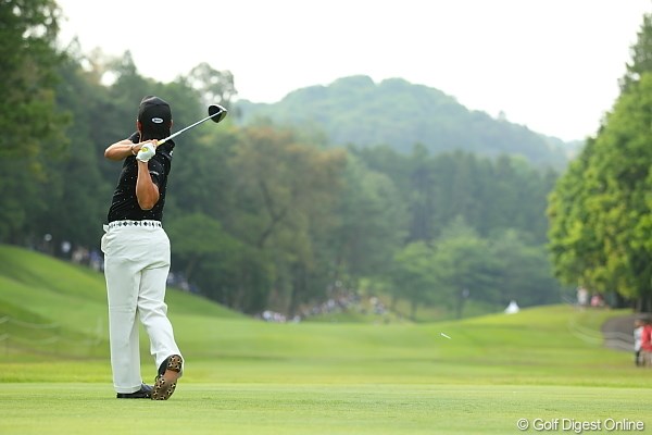2012年 日本ゴルフツアー選手権 Citibank Cup Shishido Hills 3日目 藤本佳則 曲げたら即刻み＆ボギーのホールでも思い切り振り切るからいいんだね。