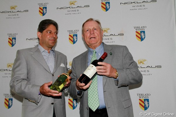 2012年 ザ・メモリアルトーナメント 3日目 二クラスのワイン 今年売り出される二クラスワインを発表する。お味のほどは？