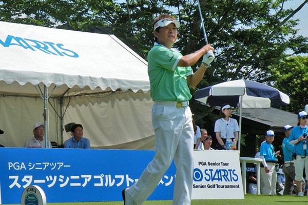 2012年 スターツシニアゴルフトーナメント 初日 尾崎直道 シニアツアー開幕戦の初日、5アンダー首位タイに立つ好スタートを切った尾崎直道 ※画像提供：日本プロゴルフ協会