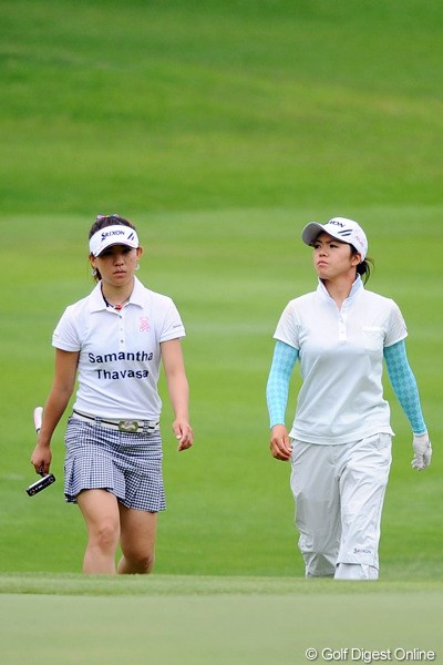 2012年 サントリーレディスオープンゴルフトーナメント 3日目  西美貴子、香妻琴乃 二人ともメダカ出身やけど、年齢も違うし、在籍してた時期が重なってなかったようで、あんまり会話をしてないように見受けられました。