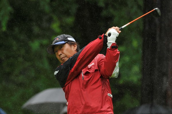 2012年 スターツシニアゴルフトーナメント  2日目 奥田靖己 「明日は直道さんについていくしかない」。奥田靖己が4打差を追う※画像提供：日本プロゴルフ協会