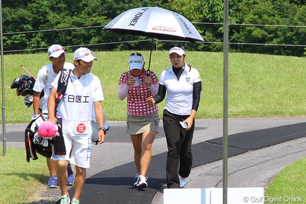 2012年 日医工女子オープンゴルフトーナメント 事前情報 三塚優子 右ひじ痛により長期離脱を強いられていた三塚優子。「楽しみにしていた」と久々の試合に挑むが・・・