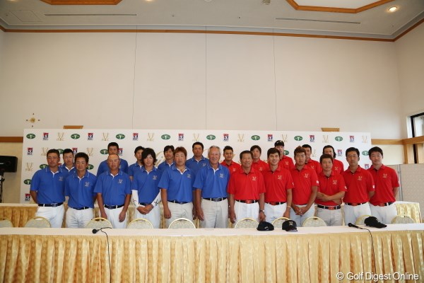 2012年 ミリオンヤードカップ 事前情報 集合写真 日本と韓国の選手10名ずつ、そして青木功、チョ・テウン両キャプテン