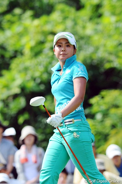 2012年 日医工女子オープンゴルフトーナメント 2日目 山村彩恵 昨日が誕生日でした。昨日UPしたバーディの写真が、二十歳になって初めて奪ったバーディやったそうです。バースデイ＆予選通過オメ～！49位T