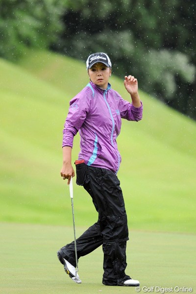 2012年 日医工女子オープンゴルフトーナメント 最終日 三塚優子 右ひじを痛め7試合ぶりの復帰戦となった三塚優子は、49位タイで3日間を無事に完走