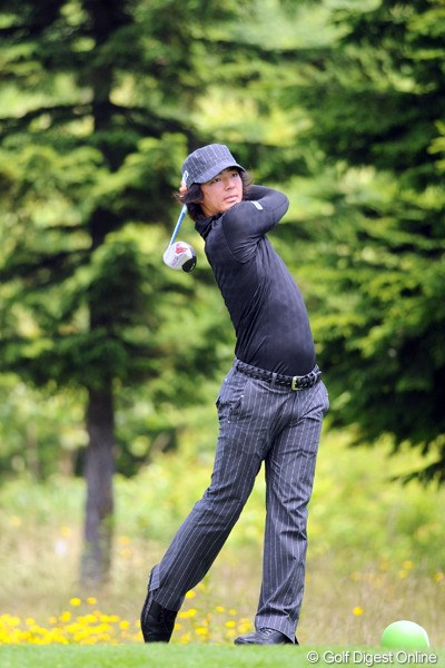 2012年 長嶋茂雄 INVITATIONAL セガサミーカップゴルフトーナメント 2日目 石川遼 前半に4バーディを決めて一気にアンダーパーのグループへ。石川は初日の出遅れをなんとか取り戻した。