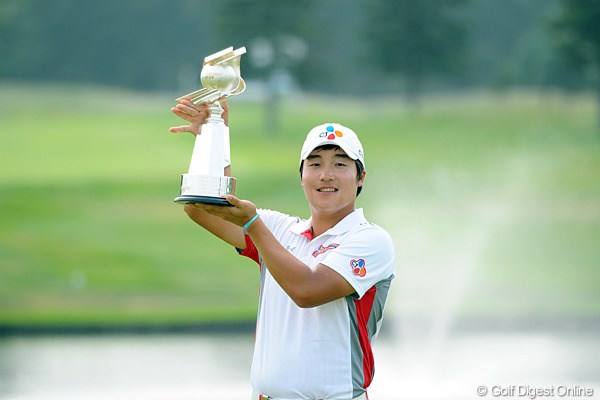 完全優勝でツアー初勝利をマークした韓国の新星イ・キョンフン。