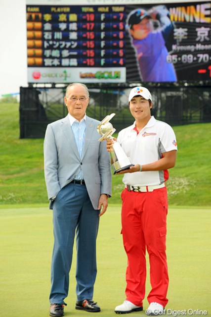 画像詳細 12年 長嶋茂雄 Invitational セガサミーカップゴルフトーナメント 最終日 イ キョンフン イ キョンフンがツアー初勝利 石川は3位で終戦 12年 長嶋茂雄 Invitational セガサミーカップゴルフトーナメント Gdo ゴルフダイジェスト オンライン