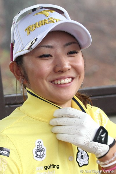 2012年 スタンレーレディスゴルフトーナメント 初日 斉藤愛璃 初日、智恵ちゃん、さくらちゃんと同組の愛璃ちゃん