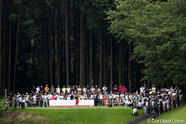 2012年 スタンレーレディスゴルフトーナメント 最終日 有村智恵 18番Tから最後のティーショットを放つ最終組