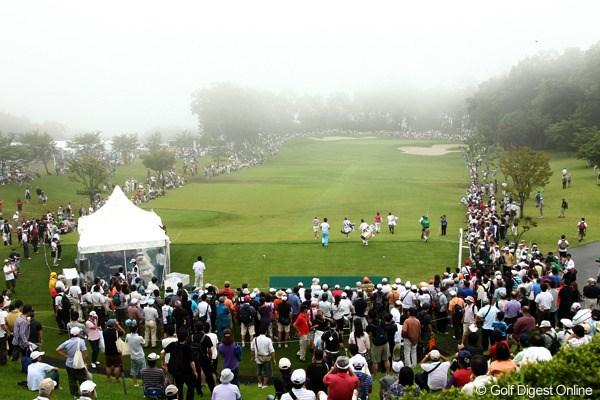 2012年 スタンレーレディスゴルフトーナメント 最終日 10番ホール 第1組がティオフした午前9時45分。スタートホールの10番にはまだ霧が残っていた