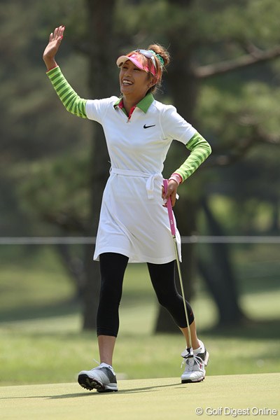 金田久美子 プロ入り後、初の予選通過を決めた金田久美子は、吹っ切れたゴルフで、この日ベストの「67」を叩き出した