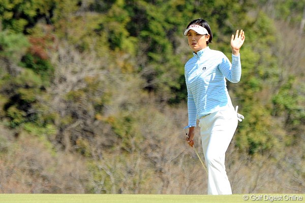 最終18番のボギーで宮里藍に並ばれた全美貞。首位タイで最終日へ