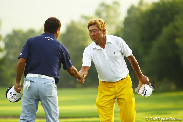 塚田好宣が首位タイキープ 松山英樹が4位浮上！