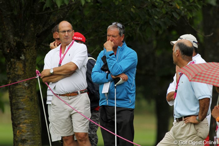 セルジオ・ガルシアの父ビクターは、いつでもどこでもゴルフクラブを持ち歩く。かカロッタのラウンドについて歩いていた 2012年 エビアンマスターズ 3日目 ビクター・ガルシア