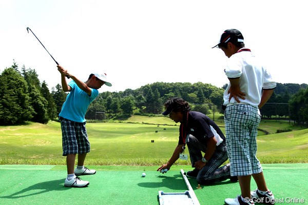 2012年 「石川遼ジュニアゴルフトーメント ワールドジュニアゴルフインビテイショナル」 最終日 ジュニアレッスン会 会場ではジュニアレッスン会も行われ、金谷多一郎プロや青山薫などが指導を行った