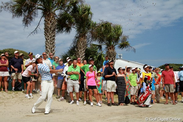 2012年 全米プロゴルフ選手権 2日目 南国 砂浜にパインツリー。ゴルフコースに見えませんね