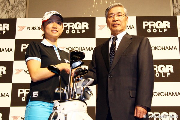 原江里菜と横浜ゴムの南雲忠信社長