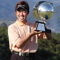 2位に7打差の圧勝で初優勝を決めた今井克宗 2003年 カシオワールドオープンゴルフトーナメント 最終日 今井克宗