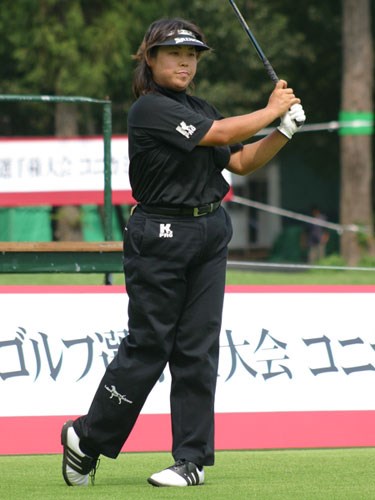 2003年 日本女子プロゴルフ選手権大会コニカミノルタ杯 初日 我妻こずえ 大場と同じ組で6アンダー首位の我妻こずえ