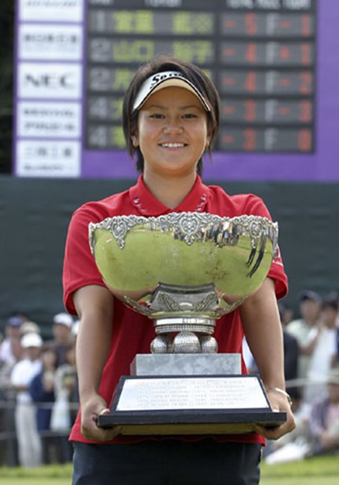 ツアー最年少記録も更新したスーパー高校生の宮里藍 2003年 ミヤギテレビ杯ダンロップ女子オープンゴルフトーナメント 最終日 宮里藍