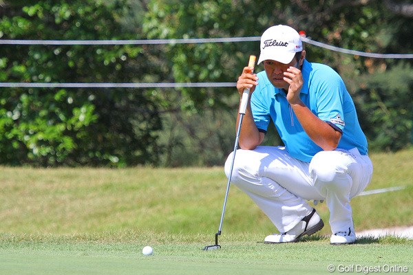 2012年 関西オープンゴルフ選手権競技 2日目 武藤俊憲 今週から替えたパターのグリップが見事にフィット。ボギーの窮地を何度も切り抜けての「65」で単独首位に浮上した