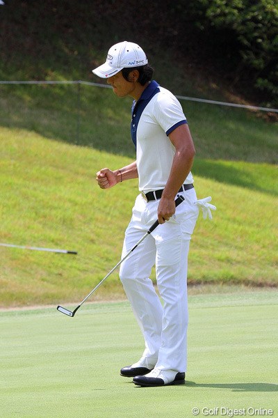 2012年 関西オープンゴルフ選手権競技 3日目 矢野東 7番でロングパットを沈めてガッツポーズ。見せ場も作ったが、最終18番で痛恨のダボ・・・