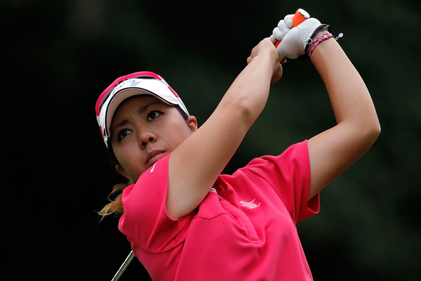 宮里美香が2位に2打差の単独首位で最終日へ！