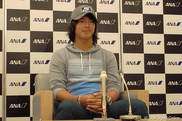 2012年 石川遼 帰国会見 今季の米ツアー参戦を終えた石川遼は、国内での賞金王獲得に向け早くも始動する