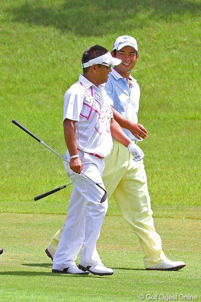 2012年 関西オープンゴルフ選手権競技 最終日  最終日最終組をともにした池田勇太と篠崎紀夫。師弟ともに勝利を逃す結果に