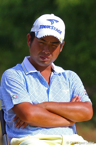 2012年 関西オープンゴルフ選手権競技 最終日 池田勇太 ベストスコア賞の受賞者として表彰式に出席。最後まで険しい表情のままでした