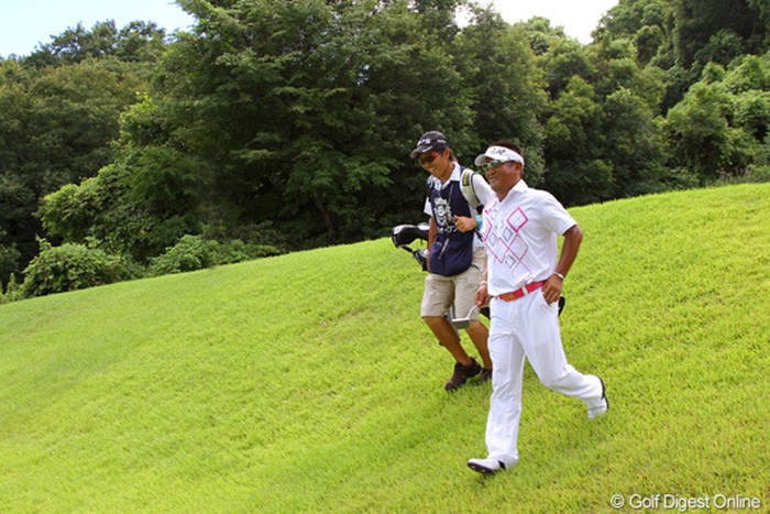緊迫の最終組の中で、笑顔は篠崎紀夫が一番多かった気がします 2012年 関西オープンゴルフ選手権競技 最終日 篠崎紀夫
